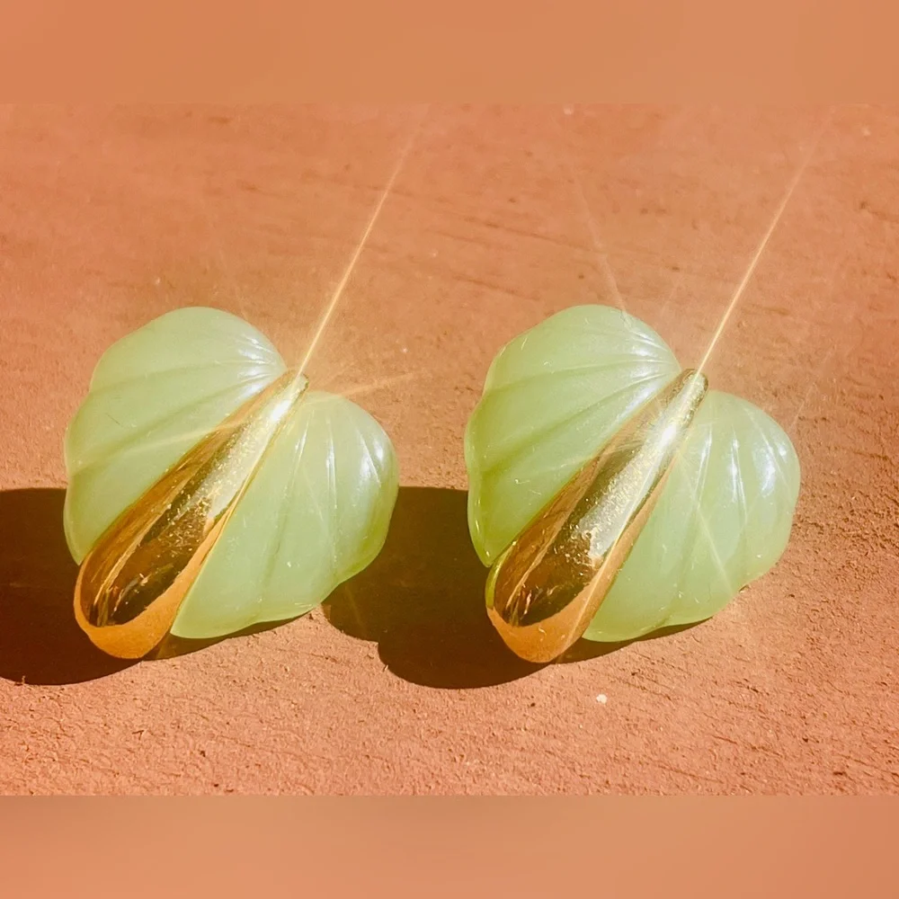 Vintage Jade-Colored Leaf Earrings - Picture 4 of 6